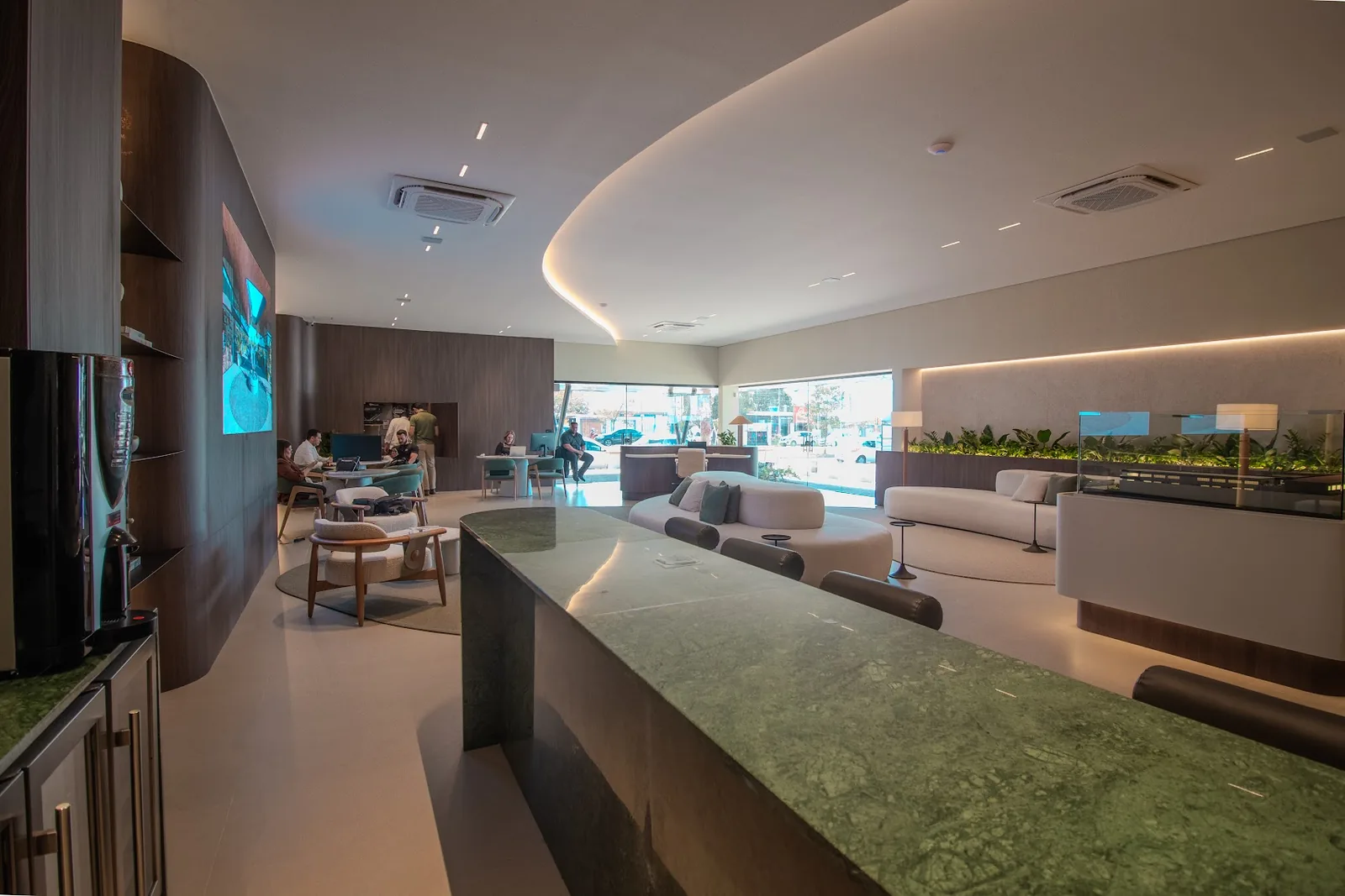 Bar e área de atendimento da central de vendas